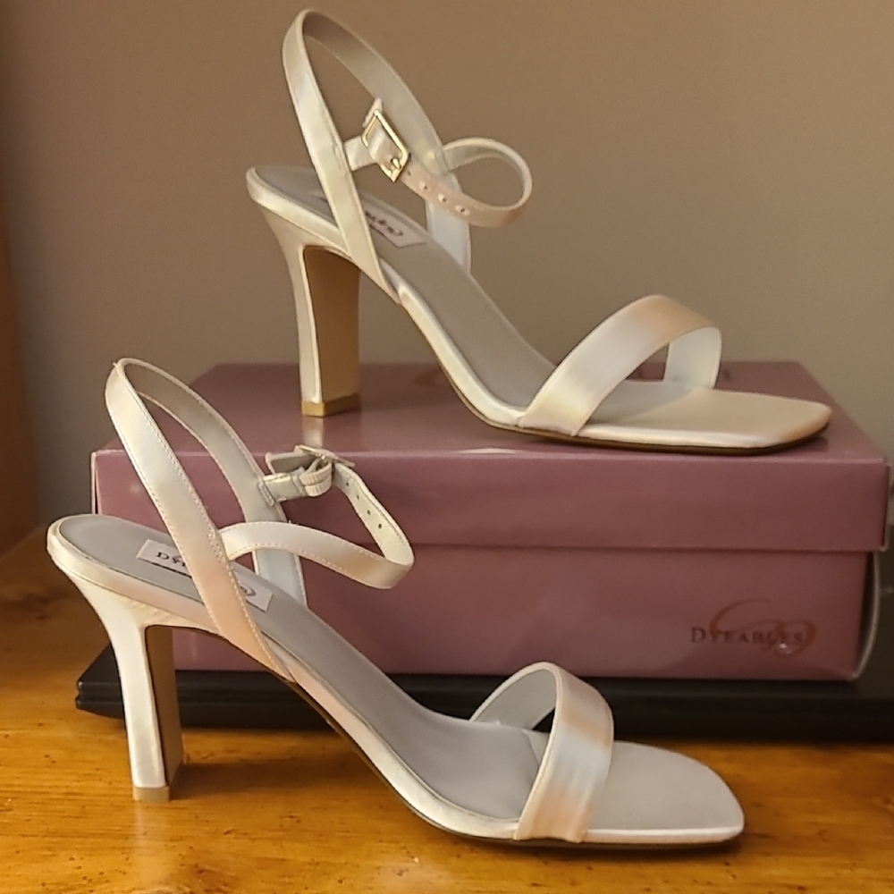 Dyeables White Satin Elegant Strappy Heels Size 10 B